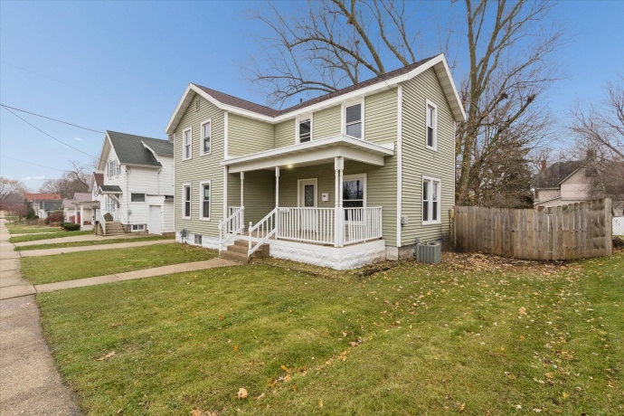 2226 8th, MONROE, Wisconsin 53566, 3 Bedrooms Bedrooms, ,1 BathroomBathrooms,House,For Sale,8th,202507199