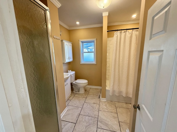 709 Caswell, BELVIDERE, Illinois 61008, 2 Bedrooms Bedrooms, ,1 BathroomBathrooms,House,For Sale,Caswell,202507266