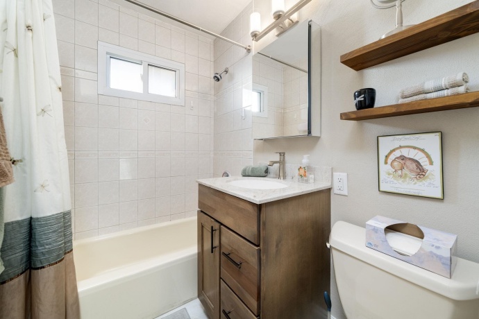 719 Blenheim, ROCKFORD, Illinois 61108, 2 Bedrooms Bedrooms, ,1 BathroomBathrooms,House,For Sale,Blenheim,202507386