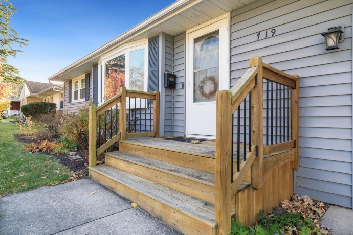 719 Blenheim, ROCKFORD, Illinois 61108, 2 Bedrooms Bedrooms, ,1 BathroomBathrooms,House,For Sale,Blenheim,202507386