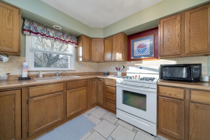 719 Blenheim, ROCKFORD, Illinois 61108, 2 Bedrooms Bedrooms, ,1 BathroomBathrooms,House,For Sale,Blenheim,202507386