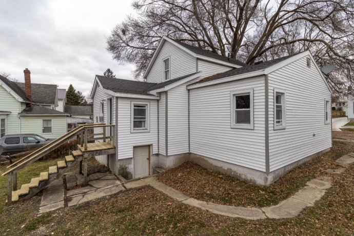 325 Stearns, FREEPORT, Illinois 61032, 3 Bedrooms Bedrooms, ,1 BathroomBathrooms,House,For Sale,Stearns,202507393