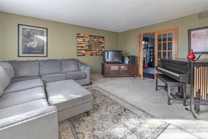 738 Trent, LOVES PARK, Illinois 61111, 4 Bedrooms Bedrooms, ,2 BathroomsBathrooms,House,For Sale,Trent,202507394