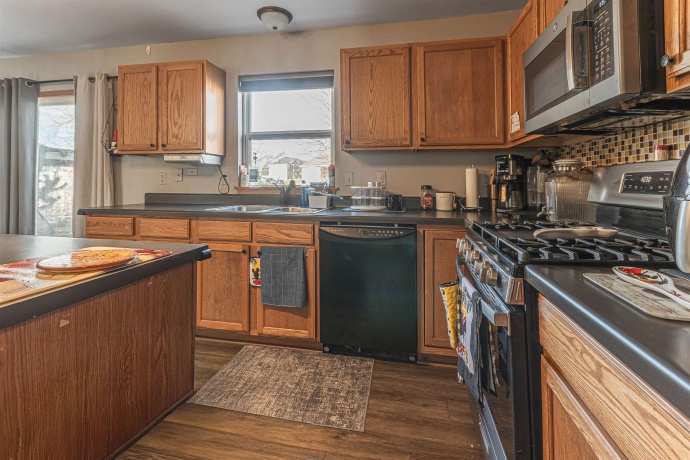 738 Trent, LOVES PARK, Illinois 61111, 4 Bedrooms Bedrooms, ,2 BathroomsBathrooms,House,For Sale,Trent,202507394