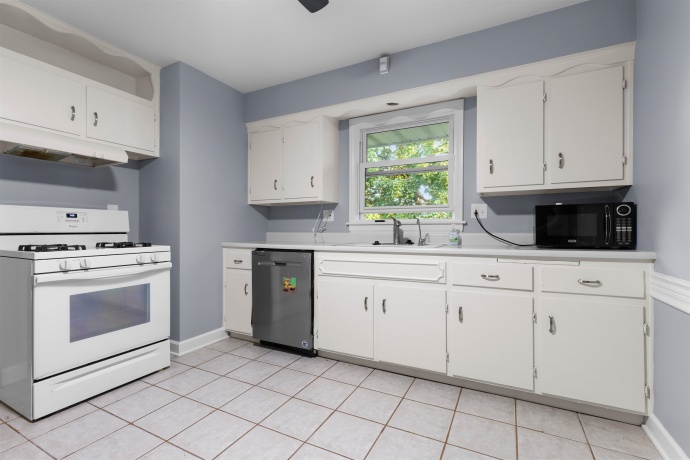 336 KENILWORTH, ROCKFORD, Illinois 61108, 3 Bedrooms Bedrooms, ,2 BathroomsBathrooms,House,For Sale,KENILWORTH,202506336