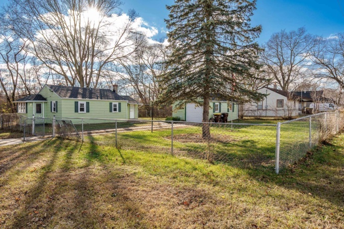 827 Sawyer, ROCKFORD, Illinois 61109, 2 Bedrooms Bedrooms, ,1 BathroomBathrooms,House,For Sale,Sawyer,202507398