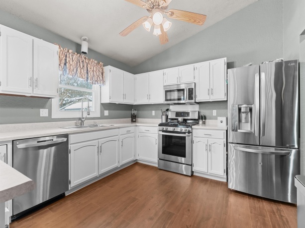 625 Robert, ROCKFORD, Illinois 61107, 4 Bedrooms Bedrooms, ,3 BathroomsBathrooms,House,For Sale,Robert,202507401