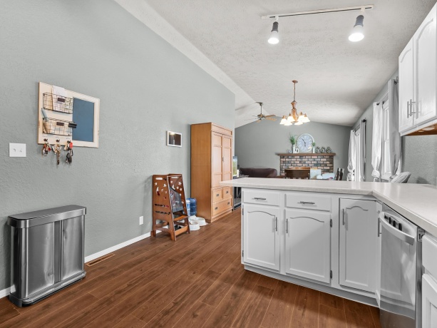 625 Robert, ROCKFORD, Illinois 61107, 4 Bedrooms Bedrooms, ,3 BathroomsBathrooms,House,For Sale,Robert,202507401