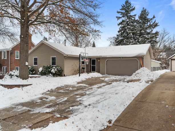 625 Robert, ROCKFORD, Illinois 61107, 4 Bedrooms Bedrooms, ,3 BathroomsBathrooms,House,For Sale,Robert,202507401