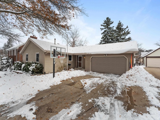 625 Robert, ROCKFORD, Illinois 61107, 4 Bedrooms Bedrooms, ,3 BathroomsBathrooms,House,For Sale,Robert,202507401