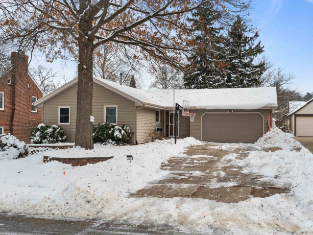 625 Robert, ROCKFORD, Illinois 61107, 4 Bedrooms Bedrooms, ,3 BathroomsBathrooms,House,For Sale,Robert,202507401