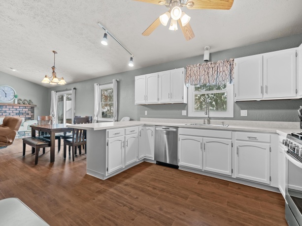 625 Robert, ROCKFORD, Illinois 61107, 4 Bedrooms Bedrooms, ,3 BathroomsBathrooms,House,For Sale,Robert,202507401