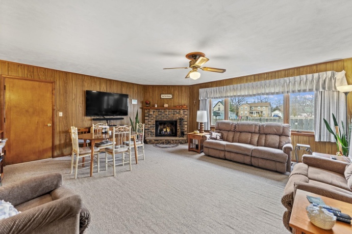 1111 Pearl, BELVIDERE, Illinois 61008, 5 Bedrooms Bedrooms, ,2 BathroomsBathrooms,House,For Sale,Pearl,202507405