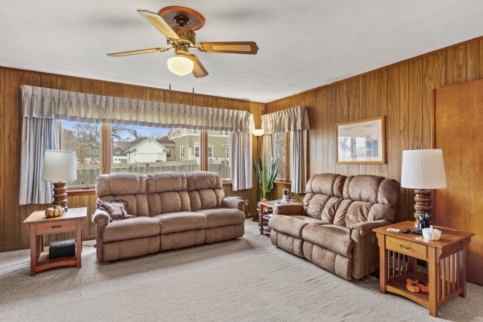 1111 Pearl, BELVIDERE, Illinois 61008, 5 Bedrooms Bedrooms, ,2 BathroomsBathrooms,House,For Sale,Pearl,202507405