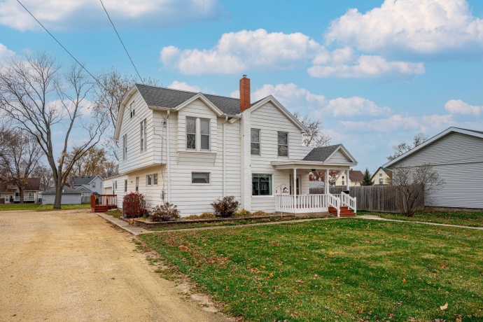 1111 Pearl, BELVIDERE, Illinois 61008, 5 Bedrooms Bedrooms, ,2 BathroomsBathrooms,House,For Sale,Pearl,202507405