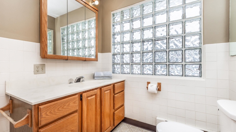 319 Catlin, ELIZABETH, Illinois 61028, 2 Bedrooms Bedrooms, ,1 BathroomBathrooms,House,For Sale,Catlin,202507408