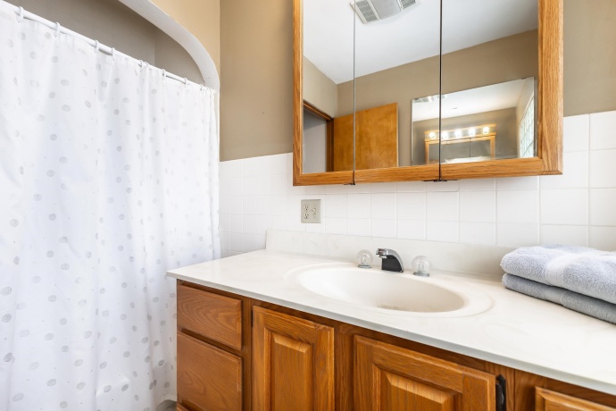 319 Catlin, ELIZABETH, Illinois 61028, 2 Bedrooms Bedrooms, ,1 BathroomBathrooms,House,For Sale,Catlin,202507408