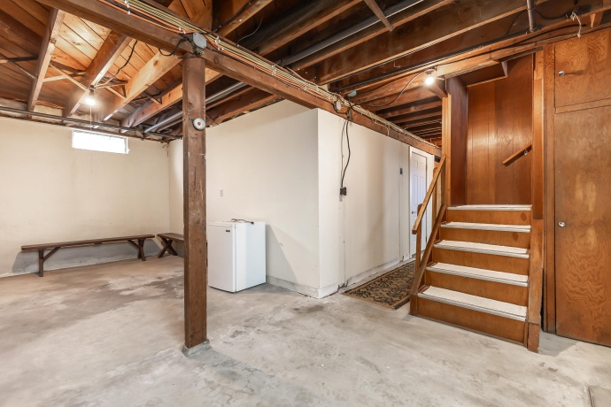 319 Catlin, ELIZABETH, Illinois 61028, 2 Bedrooms Bedrooms, ,1 BathroomBathrooms,House,For Sale,Catlin,202507408