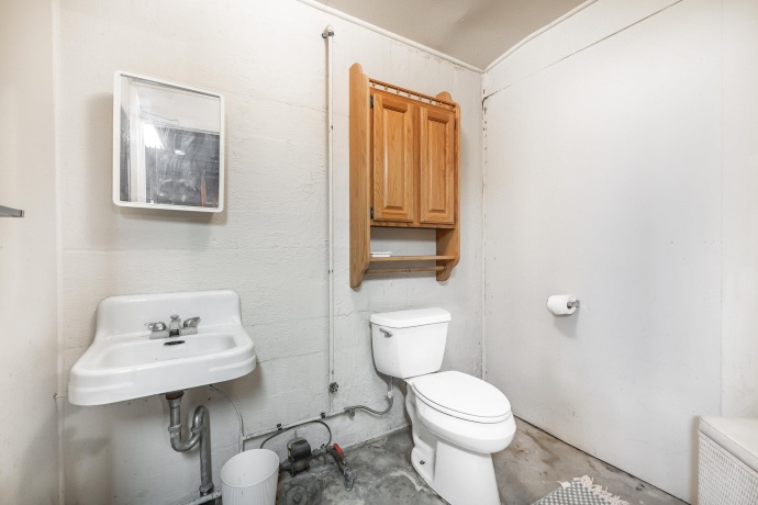 319 Catlin, ELIZABETH, Illinois 61028, 2 Bedrooms Bedrooms, ,1 BathroomBathrooms,House,For Sale,Catlin,202507408