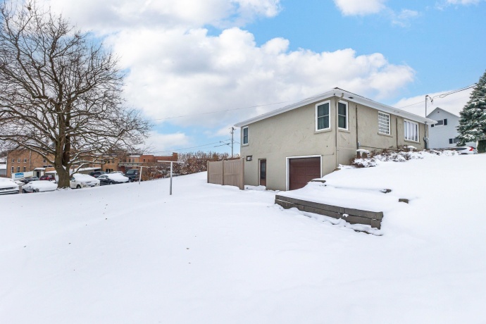 319 Catlin, ELIZABETH, Illinois 61028, 2 Bedrooms Bedrooms, ,1 BathroomBathrooms,House,For Sale,Catlin,202507408