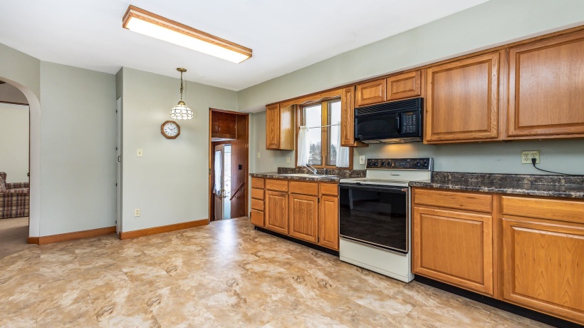 319 Catlin, ELIZABETH, Illinois 61028, 2 Bedrooms Bedrooms, ,1 BathroomBathrooms,House,For Sale,Catlin,202507408