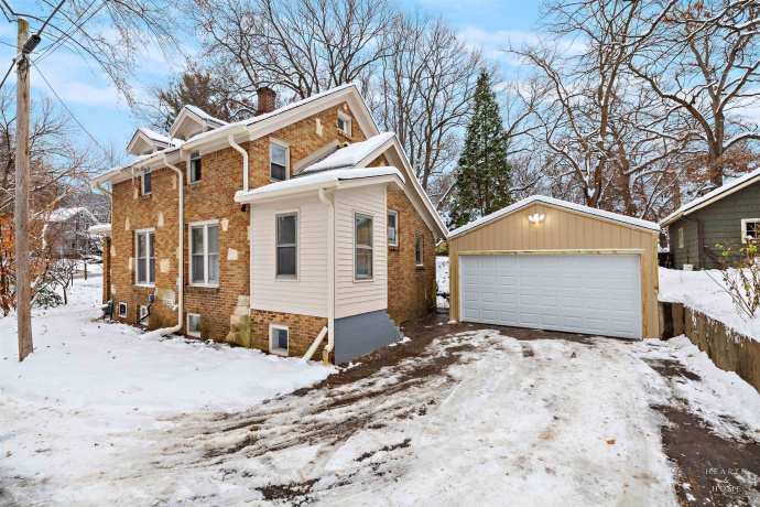 1016 B, ROCKFORD, Illinois 61107, 3 Bedrooms Bedrooms, ,1 BathroomBathrooms,House,For Sale,B,202507411