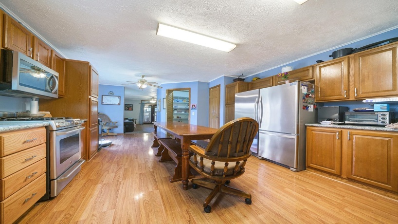 298 IL RT 2, DIXON, Illinois 61021, 3 Bedrooms Bedrooms, ,3 BathroomsBathrooms,House,For Sale,IL RT 2,202505290