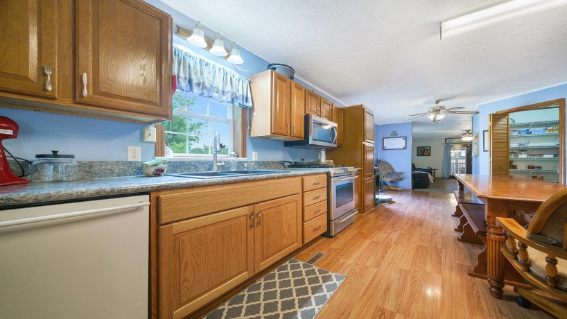 298 IL RT 2, DIXON, Illinois 61021, 3 Bedrooms Bedrooms, ,3 BathroomsBathrooms,House,For Sale,IL RT 2,202505290