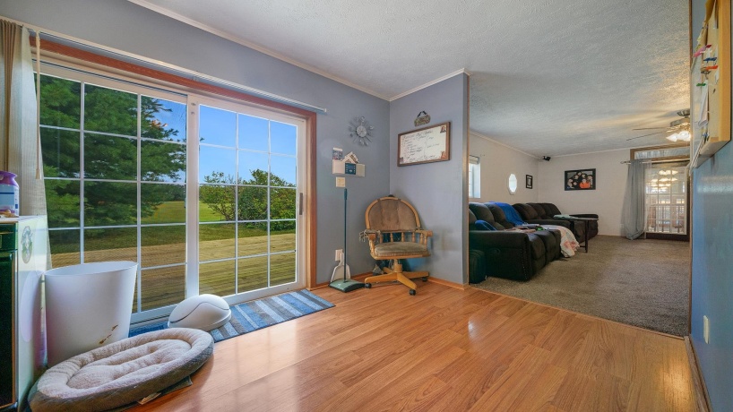 298 IL RT 2, DIXON, Illinois 61021, 3 Bedrooms Bedrooms, ,3 BathroomsBathrooms,House,For Sale,IL RT 2,202505290