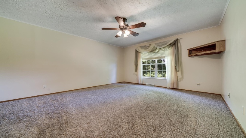 298 IL RT 2, DIXON, Illinois 61021, 3 Bedrooms Bedrooms, ,3 BathroomsBathrooms,House,For Sale,IL RT 2,202505290