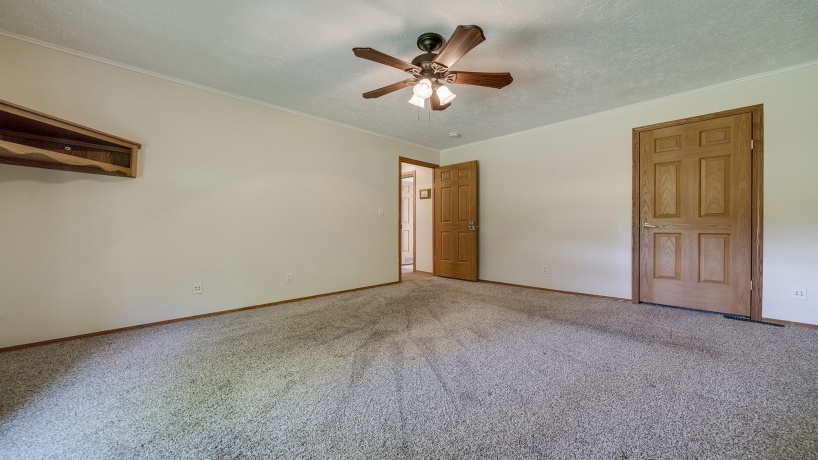 298 IL RT 2, DIXON, Illinois 61021, 3 Bedrooms Bedrooms, ,3 BathroomsBathrooms,House,For Sale,IL RT 2,202505290