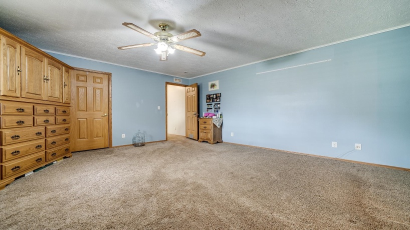 298 IL RT 2, DIXON, Illinois 61021, 3 Bedrooms Bedrooms, ,3 BathroomsBathrooms,House,For Sale,IL RT 2,202505290