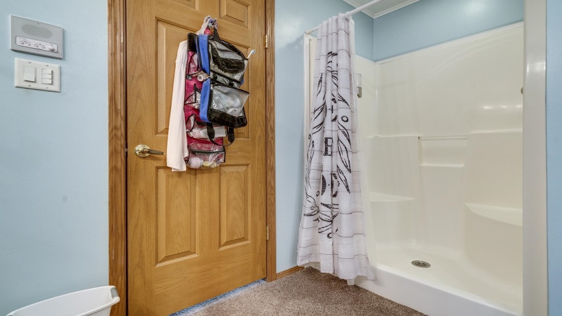 298 IL RT 2, DIXON, Illinois 61021, 3 Bedrooms Bedrooms, ,3 BathroomsBathrooms,House,For Sale,IL RT 2,202505290