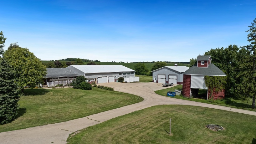 298 IL RT 2, DIXON, Illinois 61021, 3 Bedrooms Bedrooms, ,3 BathroomsBathrooms,House,For Sale,IL RT 2,202505290