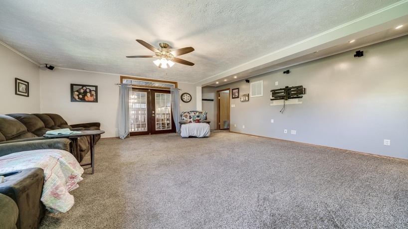 298 IL RT 2, DIXON, Illinois 61021, 3 Bedrooms Bedrooms, ,3 BathroomsBathrooms,House,For Sale,IL RT 2,202505290