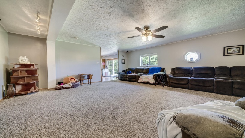 298 IL RT 2, DIXON, Illinois 61021, 3 Bedrooms Bedrooms, ,3 BathroomsBathrooms,House,For Sale,IL RT 2,202505290