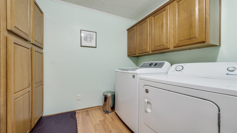 298 IL RT 2, DIXON, Illinois 61021, 3 Bedrooms Bedrooms, ,3 BathroomsBathrooms,House,For Sale,IL RT 2,202505290