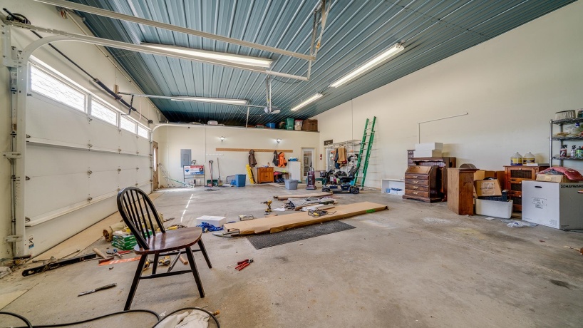 298 IL RT 2, DIXON, Illinois 61021, 3 Bedrooms Bedrooms, ,3 BathroomsBathrooms,House,For Sale,IL RT 2,202505290