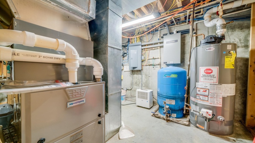 298 IL RT 2, DIXON, Illinois 61021, 3 Bedrooms Bedrooms, ,3 BathroomsBathrooms,House,For Sale,IL RT 2,202505290