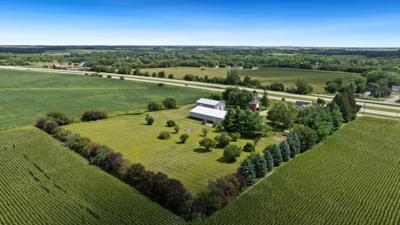 298 IL RT 2, DIXON, Illinois 61021, 3 Bedrooms Bedrooms, ,3 BathroomsBathrooms,House,For Sale,IL RT 2,202505290