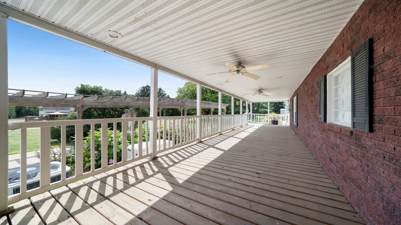 298 IL RT 2, DIXON, Illinois 61021, 3 Bedrooms Bedrooms, ,3 BathroomsBathrooms,House,For Sale,IL RT 2,202505290