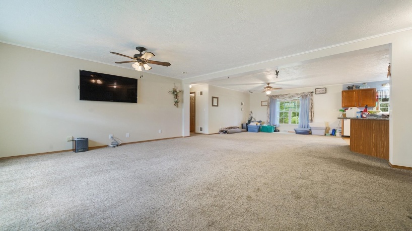 298 IL RT 2, DIXON, Illinois 61021, 3 Bedrooms Bedrooms, ,3 BathroomsBathrooms,House,For Sale,IL RT 2,202505290