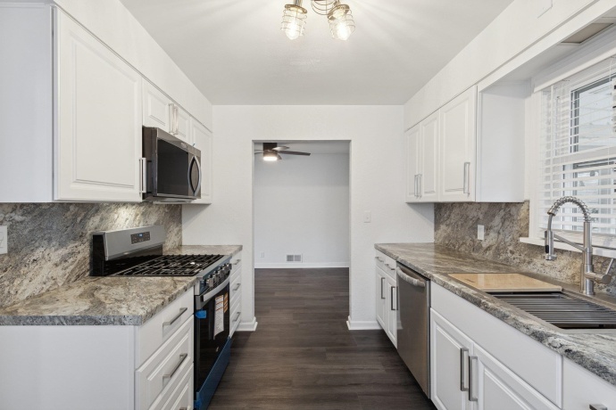 2111 Bell, ROCKFORD, Illinois 61103, 4 Bedrooms Bedrooms, ,3 BathroomsBathrooms,House,For Sale,Bell,202507330