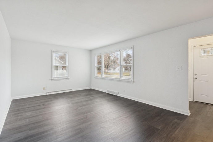 2111 Bell, ROCKFORD, Illinois 61103, 4 Bedrooms Bedrooms, ,3 BathroomsBathrooms,House,For Sale,Bell,202507330