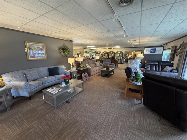 207 Broadway, MOUNT CARROLL, Illinois 61053, ,Business W/ Real Estate,For Sale,Broadway,202507417