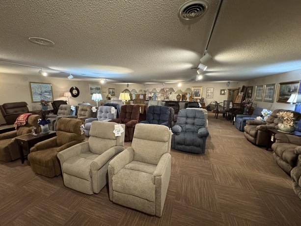 207 Broadway, MOUNT CARROLL, Illinois 61053, ,Business W/ Real Estate,For Sale,Broadway,202507417