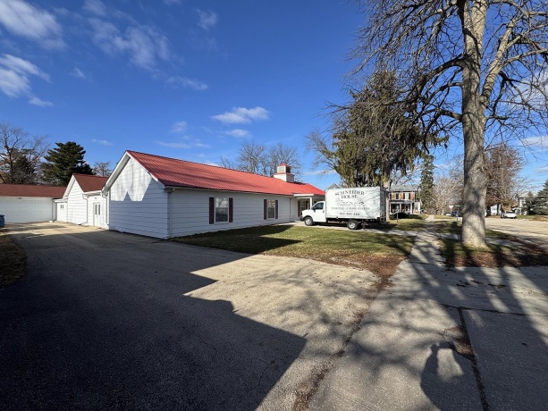 207 Broadway, MOUNT CARROLL, Illinois 61053, ,Business W/ Real Estate,For Sale,Broadway,202507417