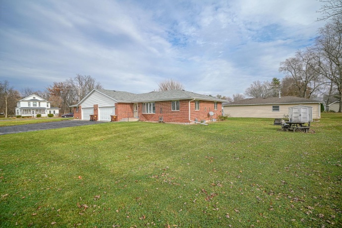 429 Union, BYRON, Illinois 61010, 2 Bedrooms Bedrooms, ,1 BathroomBathrooms,Condominium,For Sale,Union,202507420