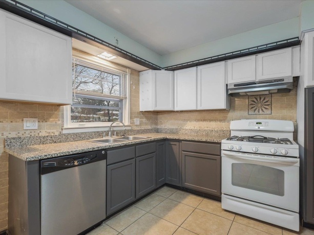 716 PETER, ROCKFORD, Illinois 61108, 3 Bedrooms Bedrooms, ,1 BathroomBathrooms,House,For Sale,PETER,202507425