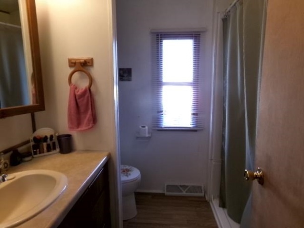 206 Viola Drive, FREEPORT, Illinois 61032, 2 Bedrooms Bedrooms, ,1 BathroomBathrooms,House,For Sale,Viola Drive,202507426